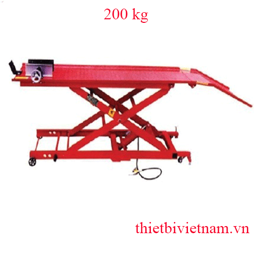Bàn nâng xe máy bằng mô tơ sức nâng 200 kg