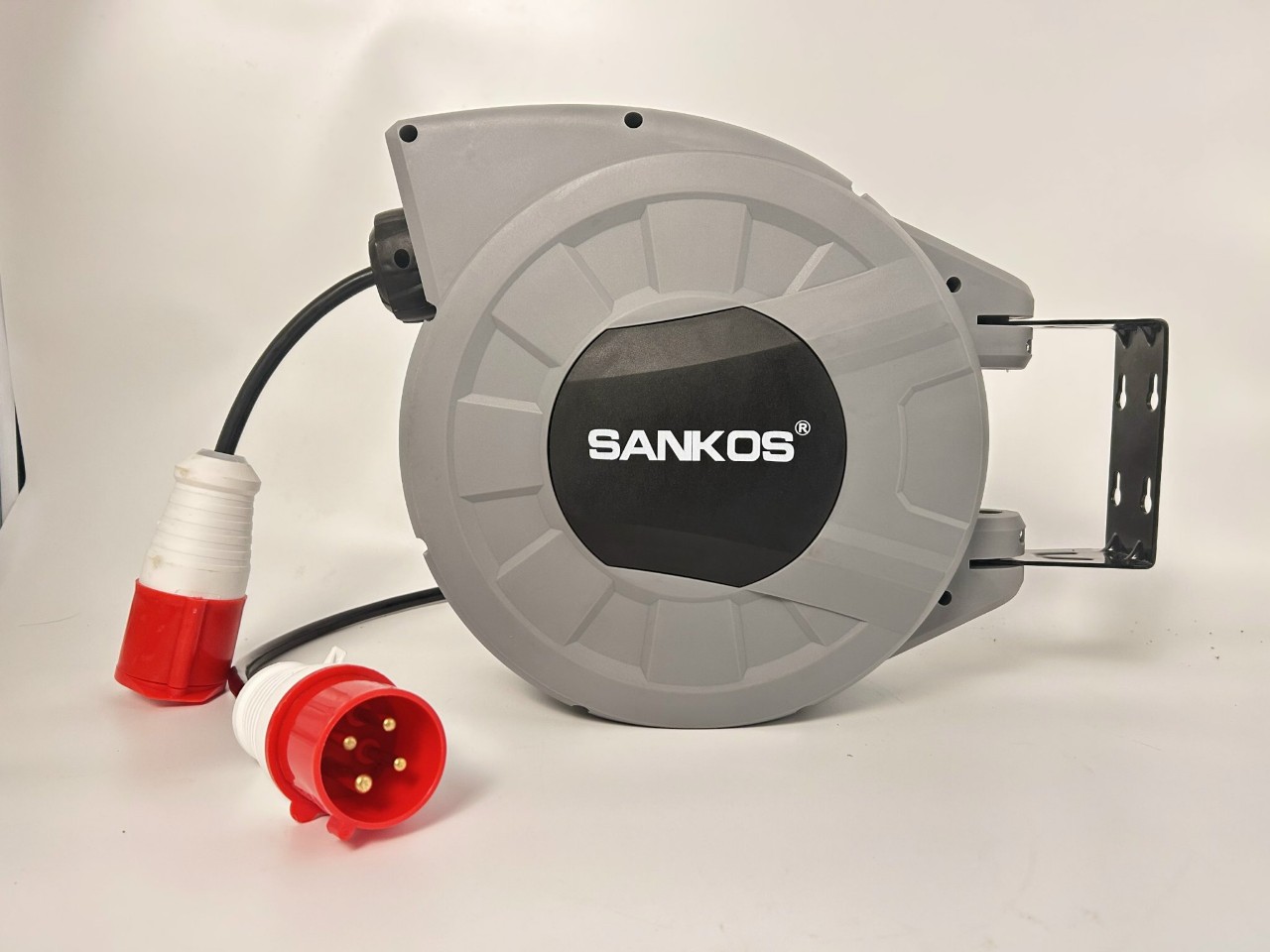 cuộn dây điện tự rút 3 pha 2.5mm2 4 lõi sankos SK-25420