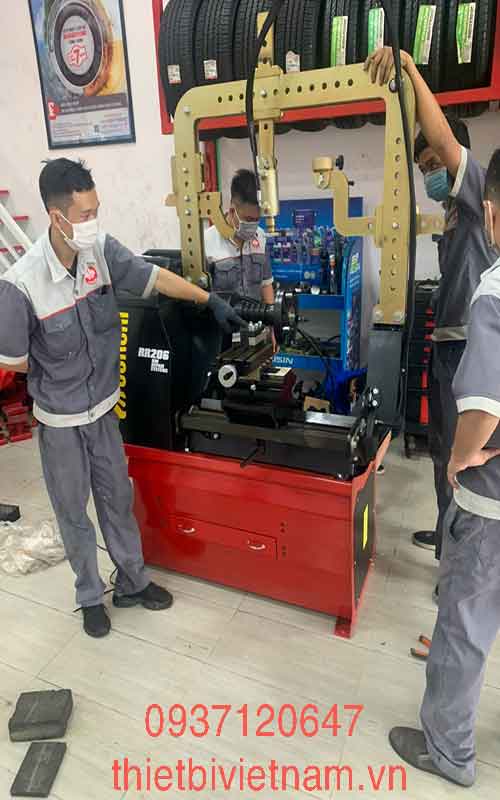 Máy kéo nắn và đánh bóng la zăng corghi RR206