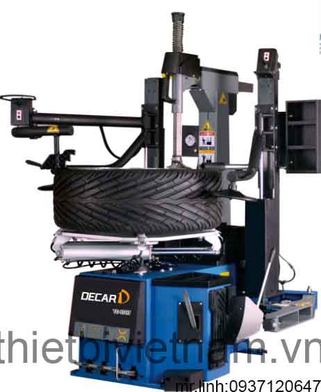 Máy ra vào lốp xe con với 2 cơ cấu hỗ trợ chuyên dùng.