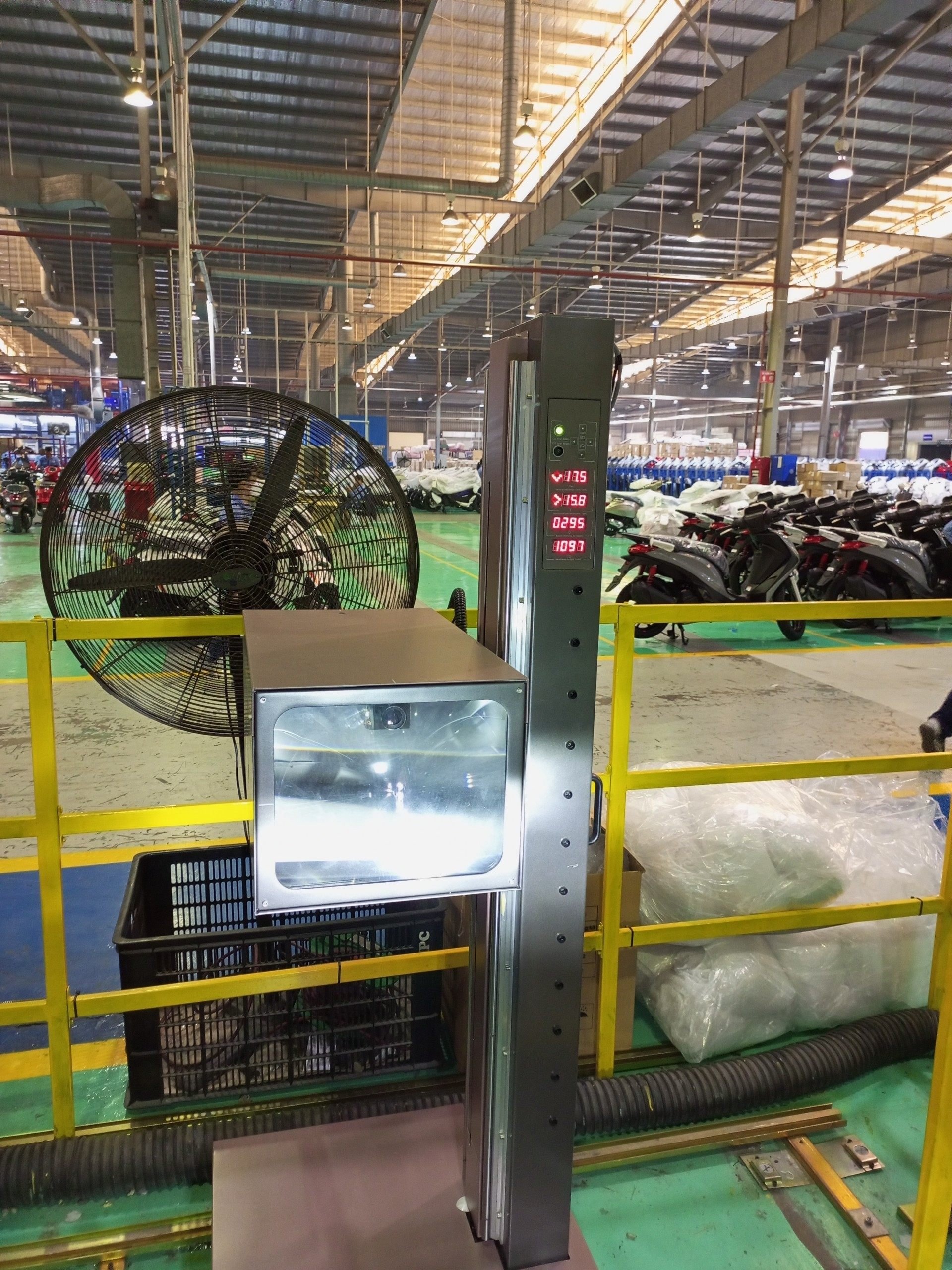 Thiết bị kiểm tra đèn pha tự động 120kcd, hiển thị led và LCD ( Gồm ray, đo đèn halogen, LED)